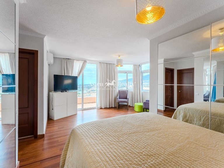 Villa for Sale in San Eugenio Alto, Tenerife 18