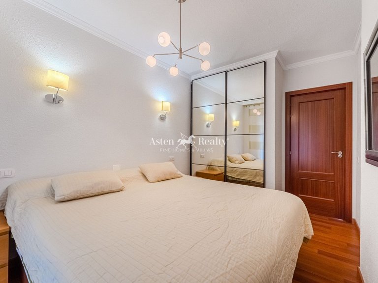 Villa for Sale in San Eugenio Alto, Tenerife 21