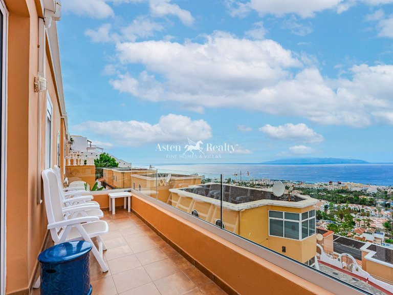Villa for Sale in San Eugenio Alto, Tenerife 1