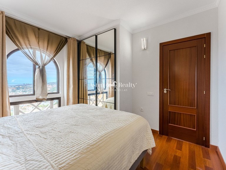 Villa for Sale in San Eugenio Alto, Tenerife 23