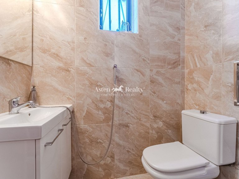 Villa for Sale in San Eugenio Alto, Tenerife 24