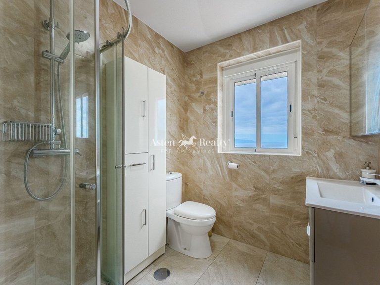 Villa for Sale in San Eugenio Alto, Tenerife 25