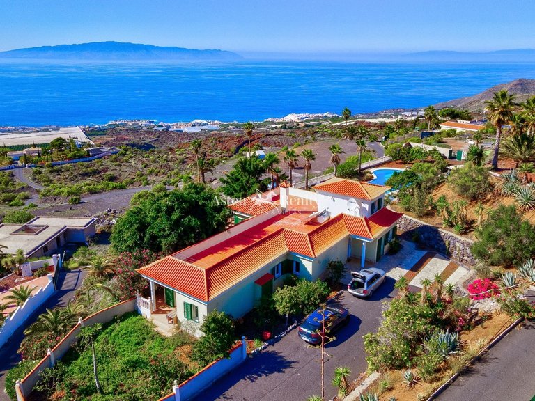 Villa for Sale in Guia De Isora, Tenerife 6