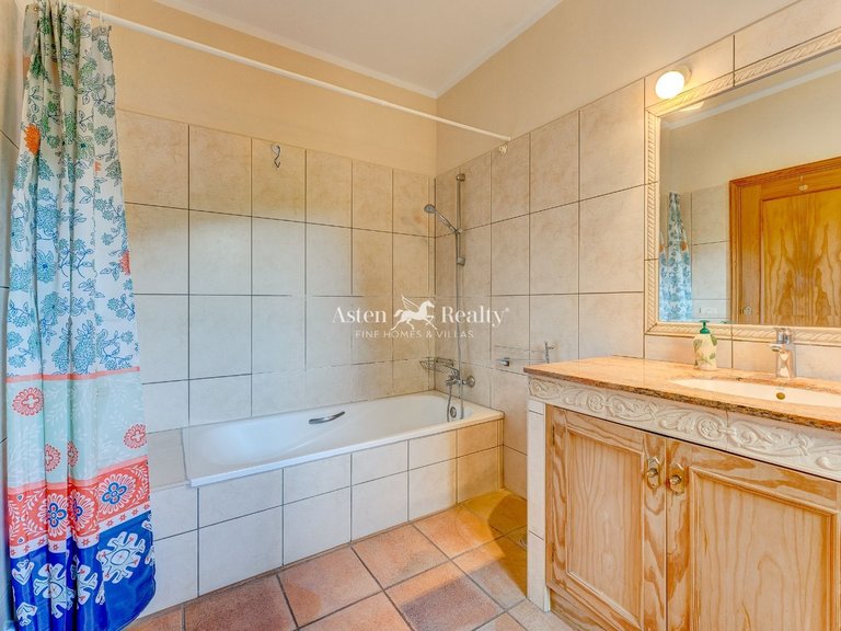 Villa for Sale in Guia De Isora, Tenerife 31