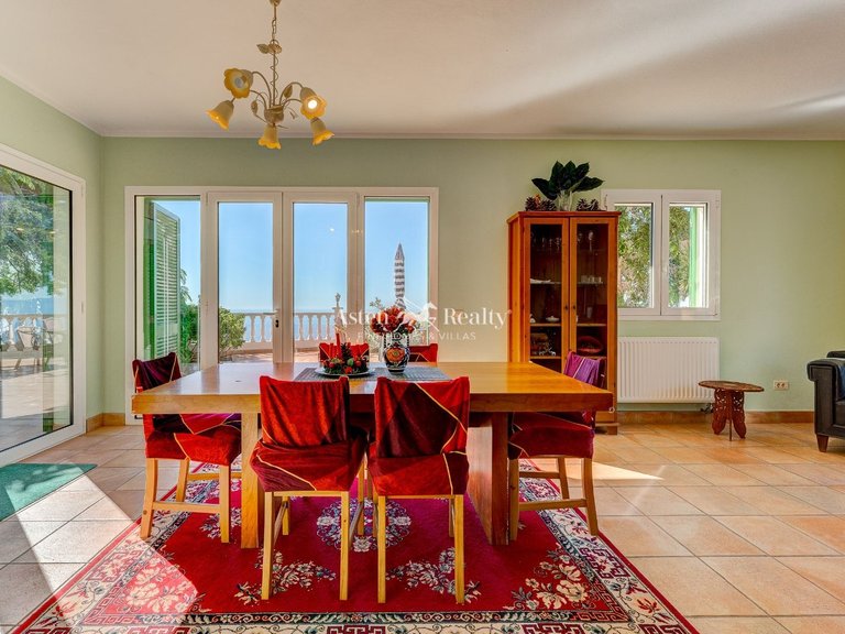 Villa for Sale in Guia De Isora, Tenerife 8