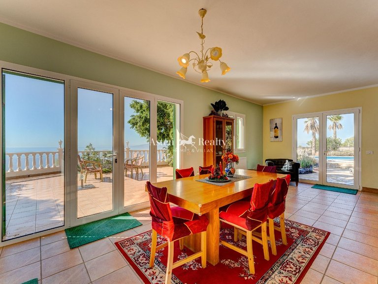 Villa for Sale in Guia De Isora, Tenerife 9