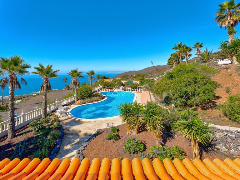 Villa for Sale in Guia De Isora, Tenerife 5