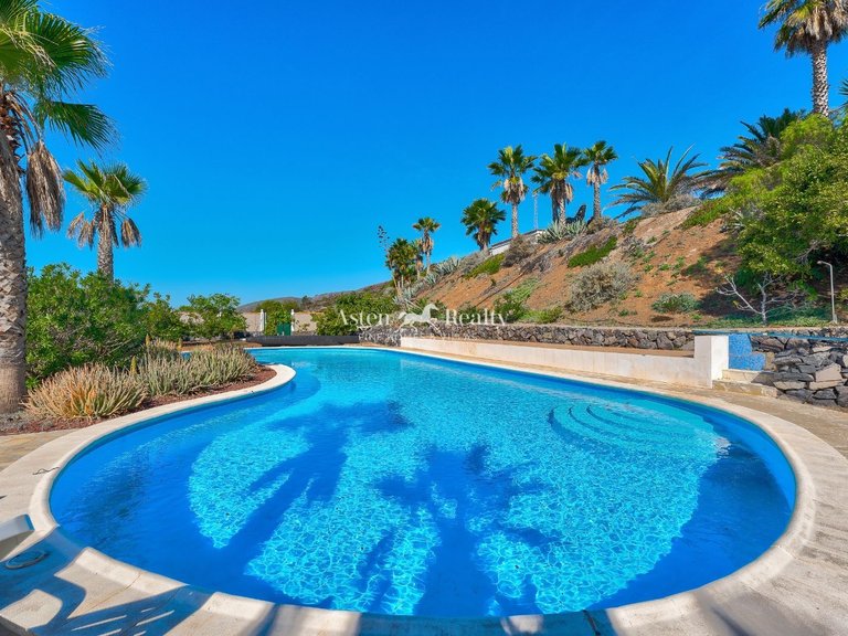 Villa for Sale in Guia De Isora, Tenerife 2