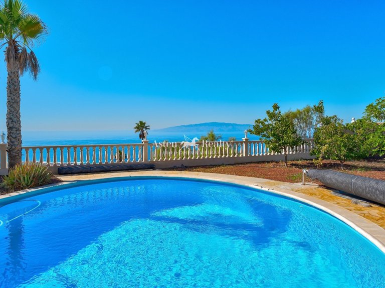 Villa for Sale in Guia De Isora, Tenerife 3