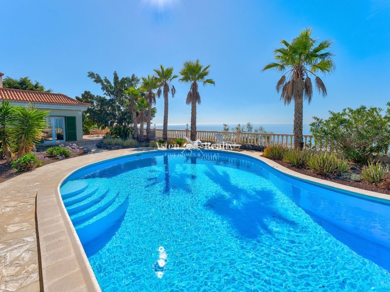 Villa for Sale in Guia De Isora, Tenerife 4