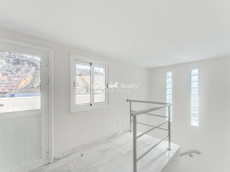 Penthouse for Sale in Acantilados De Los Gigantes, Tenerife 15