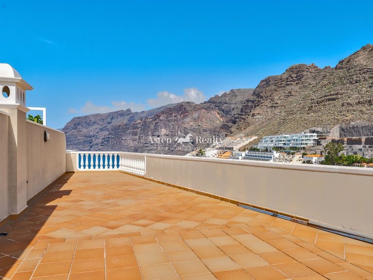 Penthouse for Sale in Acantilados De Los Gigantes, Tenerife 16