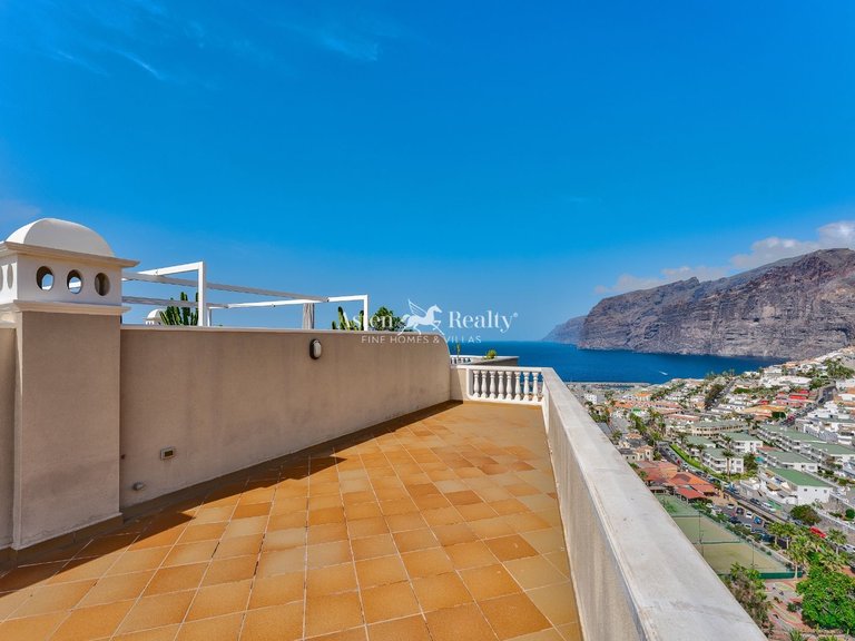 Penthouse for Sale in Acantilados De Los Gigantes, Tenerife 17