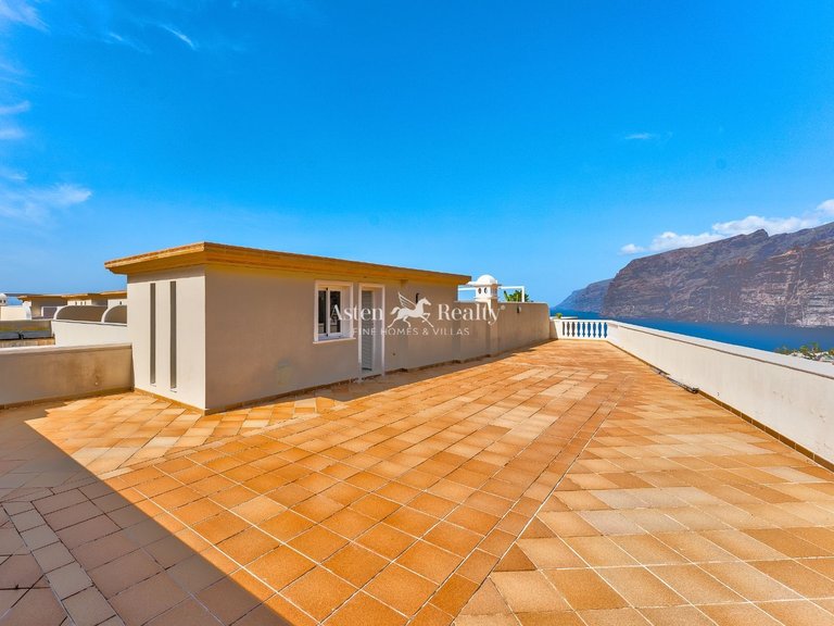 Penthouse for Sale in Acantilados De Los Gigantes, Tenerife 18