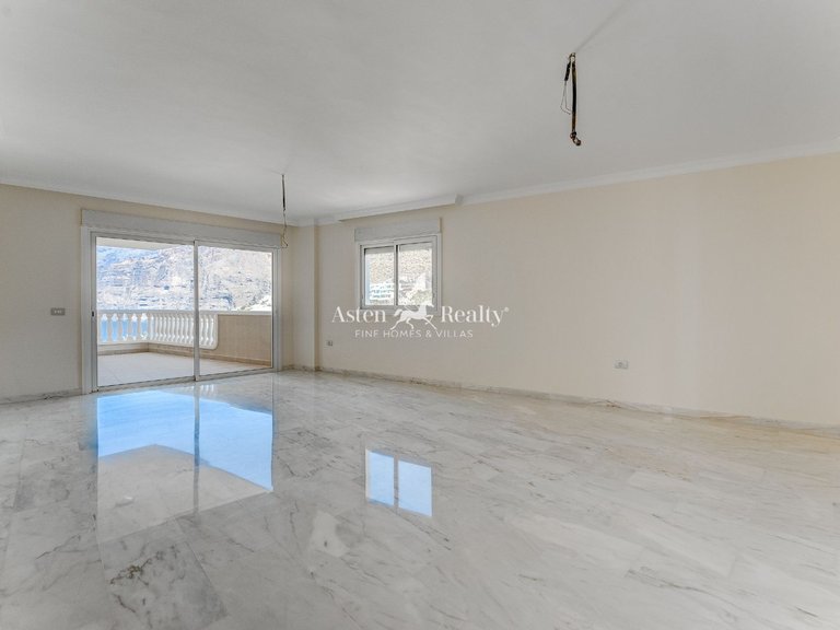 Penthouse for Sale in Acantilados De Los Gigantes, Tenerife 4