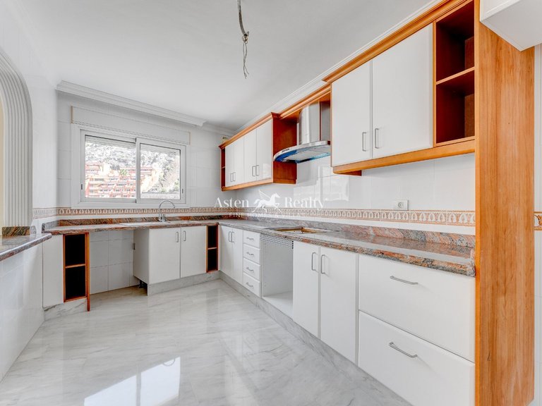 Penthouse for Sale in Acantilados De Los Gigantes, Tenerife 6