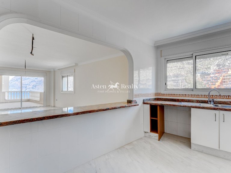 Penthouse for Sale in Acantilados De Los Gigantes, Tenerife 8