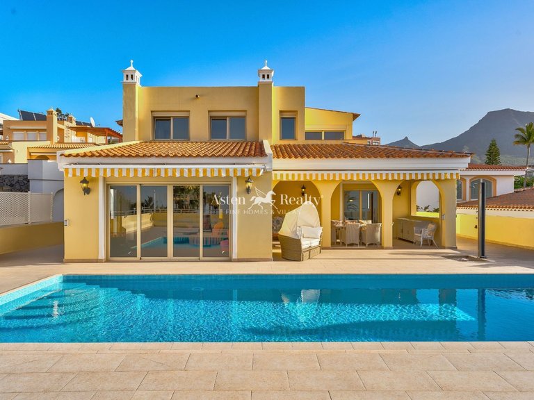 Villa for Sale in Playa Del Duque, Tenerife 4