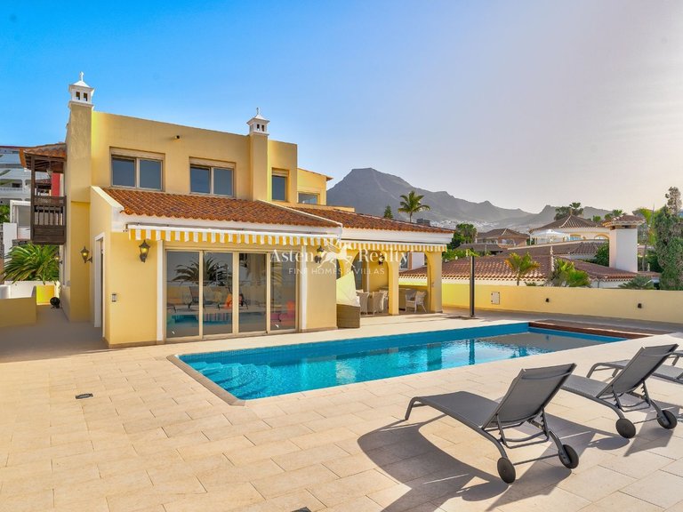 Villa for Sale in Playa Del Duque, Tenerife 5