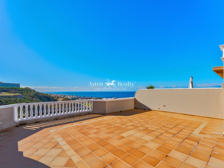Penthouse for Sale in Acantilados De Los Gigantes, Tenerife 17