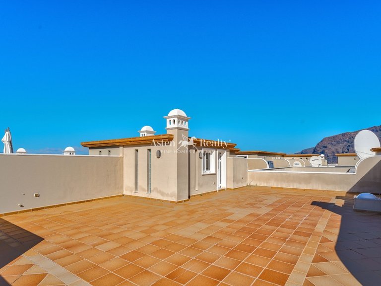 Penthouse for Sale in Acantilados De Los Gigantes, Tenerife 18