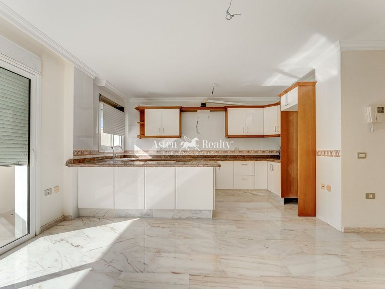 Penthouse for Sale in Acantilados De Los Gigantes, Tenerife 11