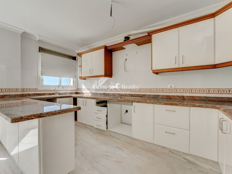 Penthouse for Sale in Acantilados De Los Gigantes, Tenerife 12