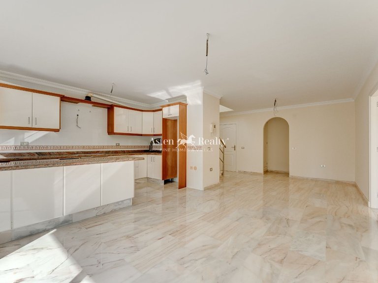 Penthouse for Sale in Acantilados De Los Gigantes, Tenerife 13