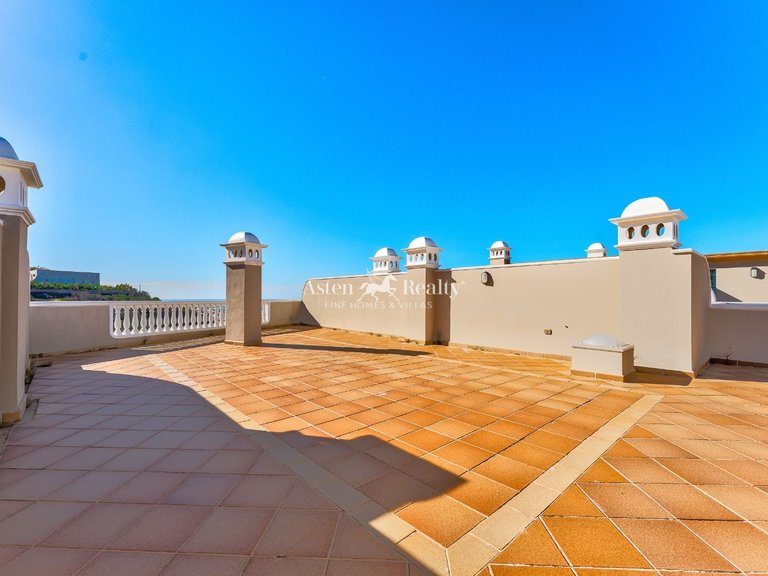 Penthouse for Sale in Acantilados De Los Gigantes, Tenerife 4