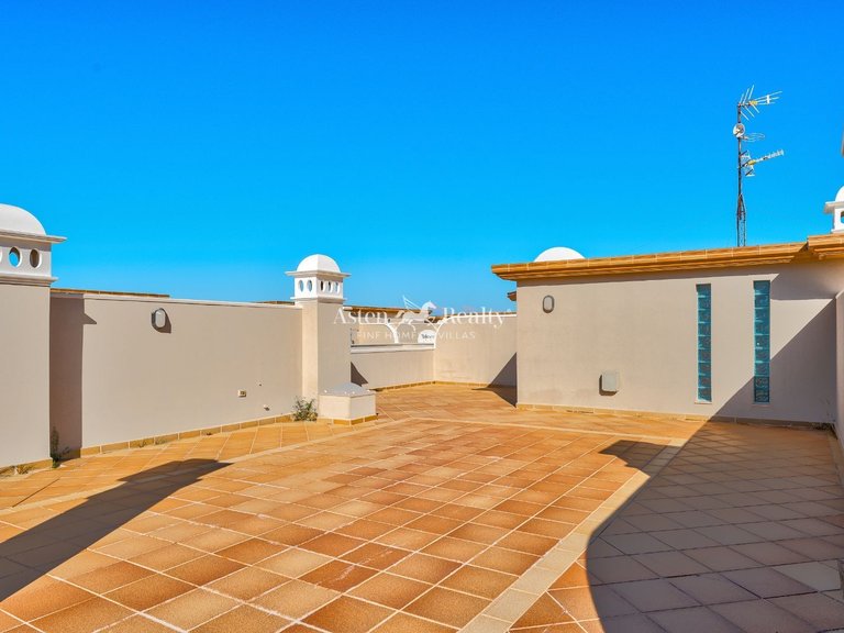 Penthouse for Sale in Acantilados De Los Gigantes, Tenerife 5