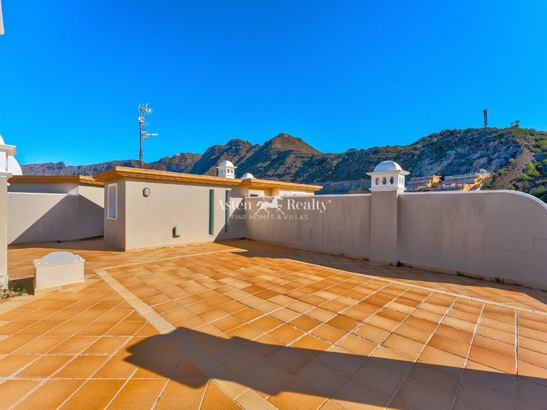 Penthouse for Sale in Acantilados De Los Gigantes, Tenerife 6