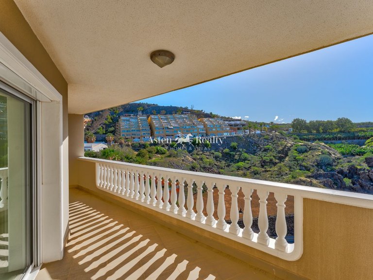 Penthouse for Sale in Acantilados De Los Gigantes, Tenerife 8