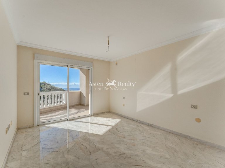 Penthouse for Sale in Acantilados De Los Gigantes, Tenerife 13