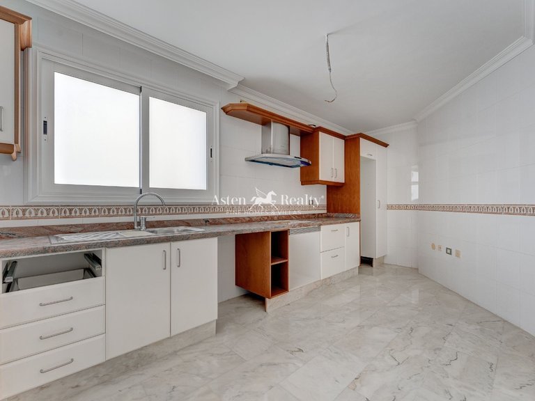 Penthouse for Sale in Acantilados De Los Gigantes, Tenerife 18