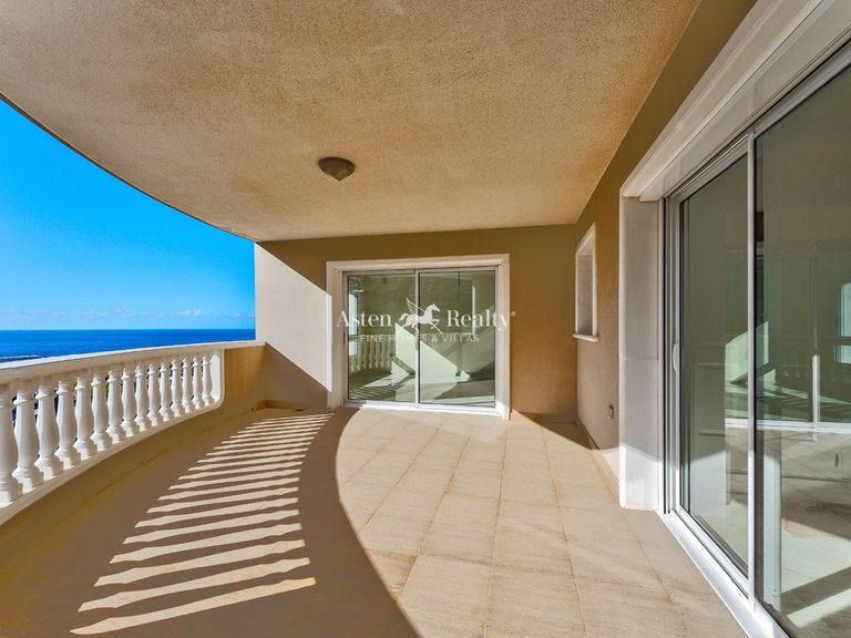 Penthouse for Sale in Acantilados De Los Gigantes, Tenerife 3