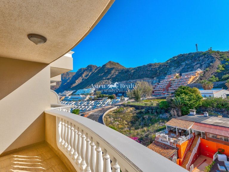 Penthouse for Sale in Acantilados De Los Gigantes, Tenerife 6