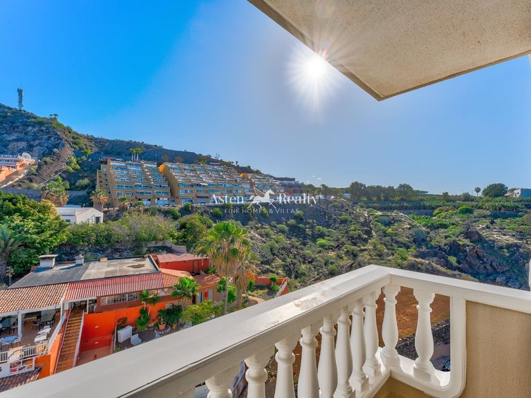Penthouse for Sale in Acantilados De Los Gigantes, Tenerife 7