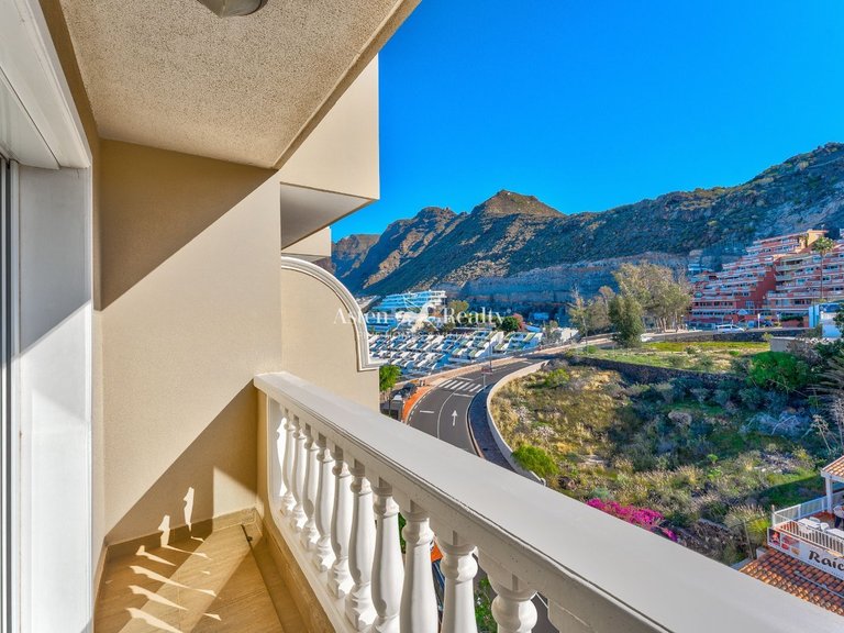 Penthouse for Sale in Acantilados De Los Gigantes, Tenerife 8