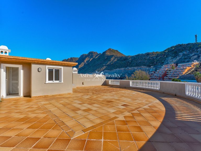 Penthouse for Sale in Acantilados De Los Gigantes, Tenerife 4