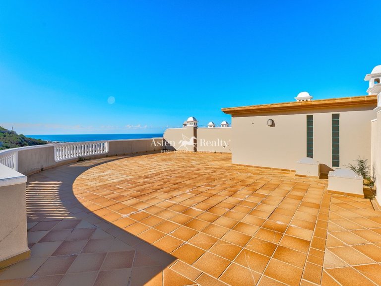 Penthouse for Sale in Acantilados De Los Gigantes, Tenerife 1