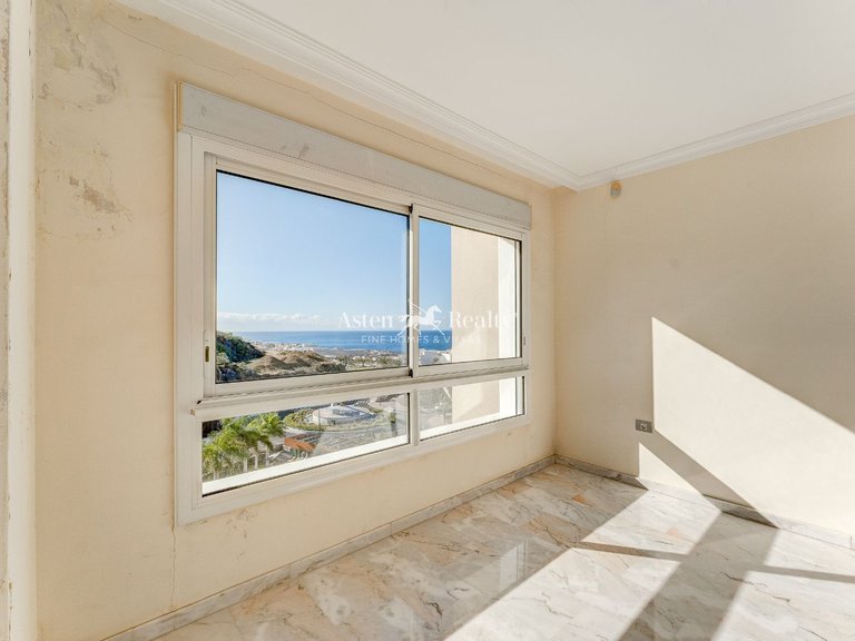 Penthouse for Sale in Acantilados De Los Gigantes, Tenerife 14
