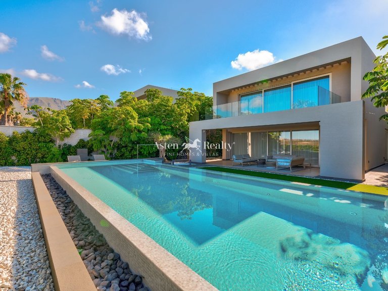 Villa for Sale in La Caleta, Tenerife 1