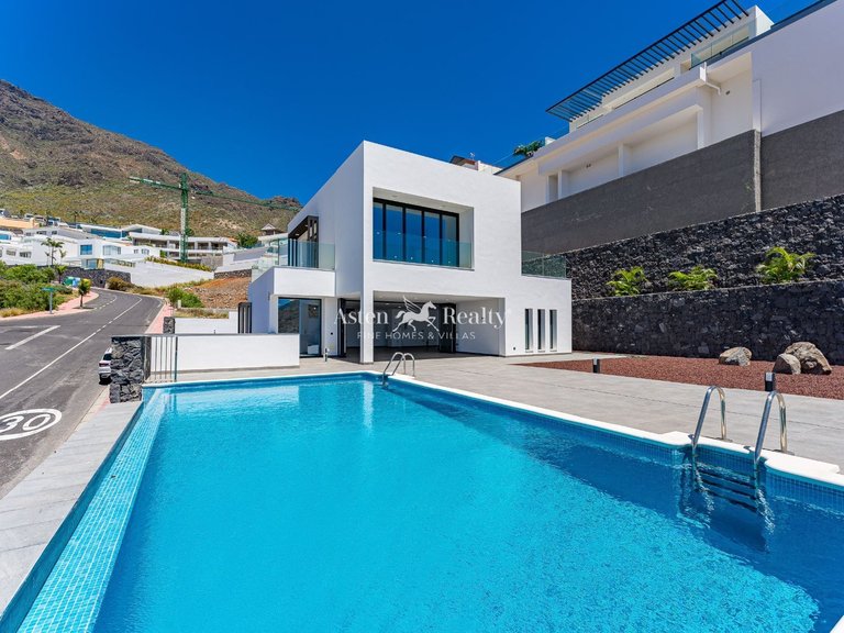 Villa for Sale in Torviscas Alto, Tenerife 4