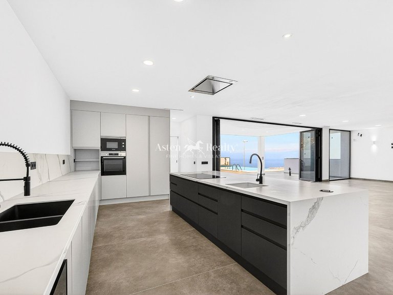 Villa for Sale in Torviscas Alto, Tenerife 19