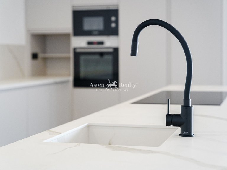 Villa for Sale in Torviscas Alto, Tenerife 28