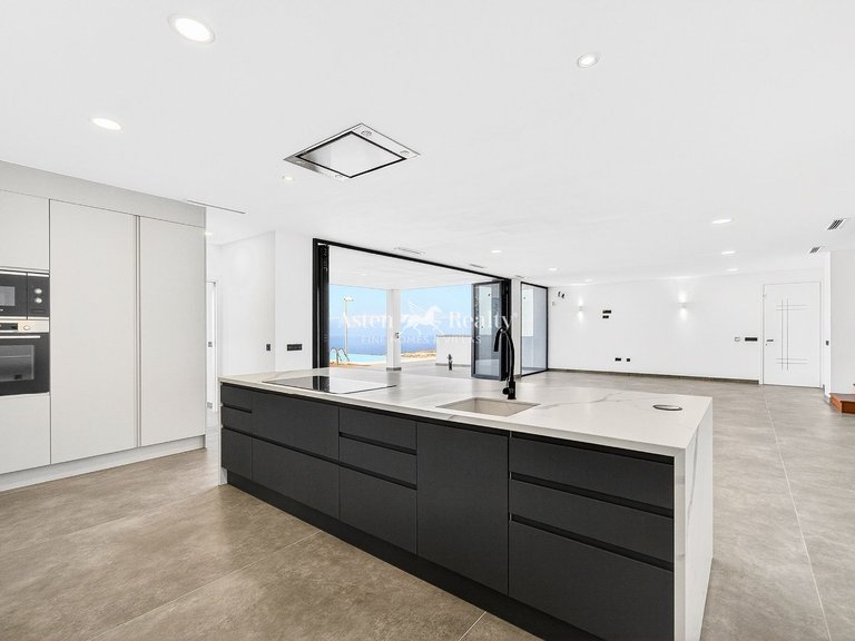 Villa for Sale in Torviscas Alto, Tenerife 1