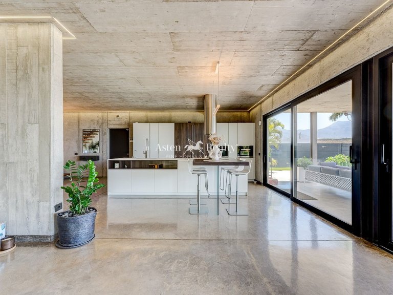 Villa for Sale in Playa Paraíso, Tenerife 15