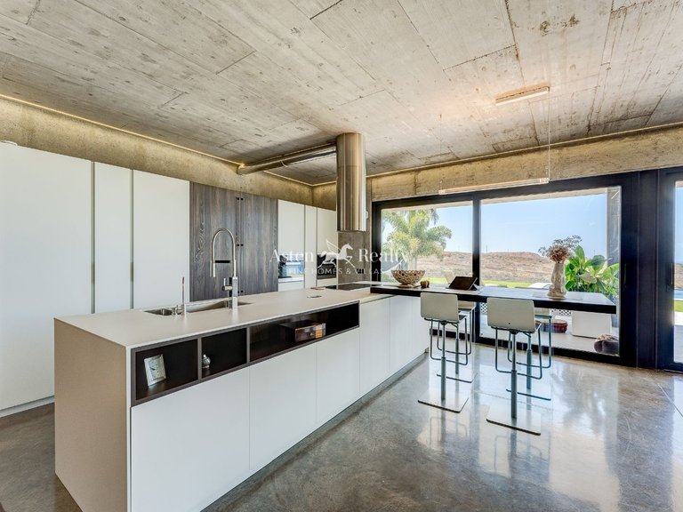 Villa for Sale in Playa Paraíso, Tenerife 12
