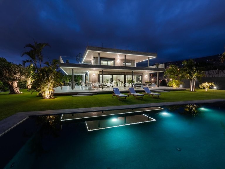 Villa for Sale in Playa Paraíso, Tenerife 47