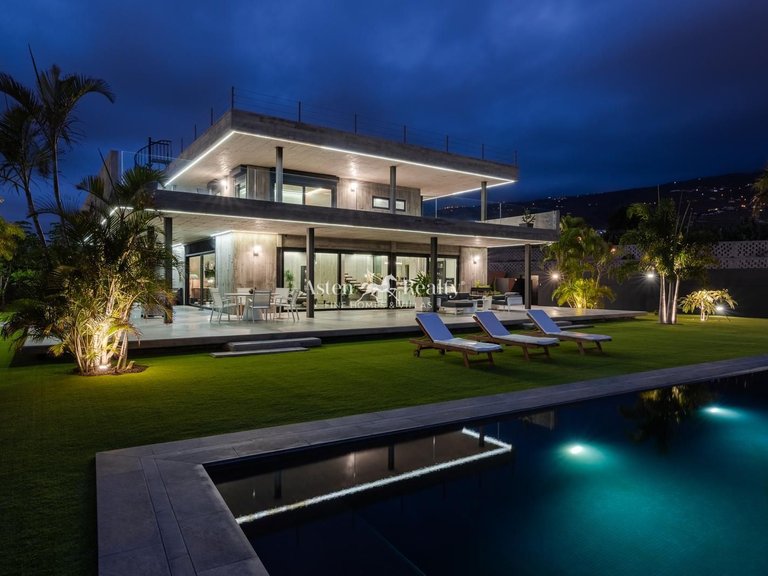 Villa for Sale in Playa Paraíso, Tenerife 49